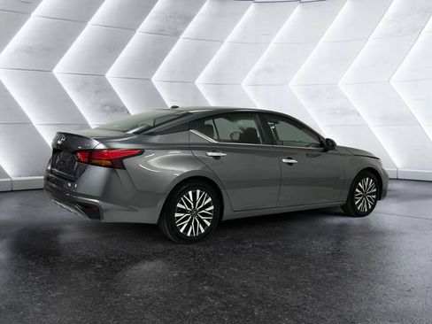 Used 2024 Nissan Altima 2.5 SV image 4