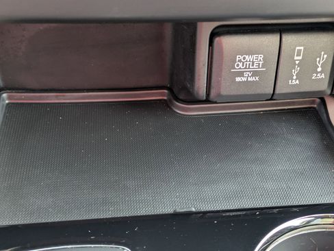 Certified 2018 Honda Pilot Touring image 19