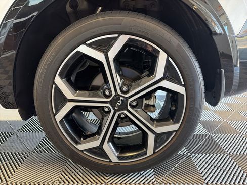 Used 2024 Kia Niro EX Touring FWD image 9