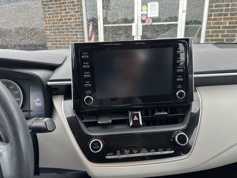 Used 2020 Toyota Corolla LE image 18