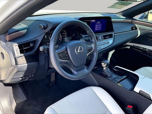 Used 2025 Lexus ES 350 w/ Premium Package FWD image 16