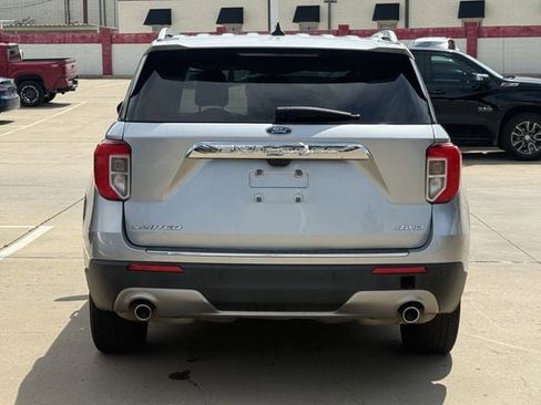Used 2023 Ford Explorer Limited AWD/4WD image 5
