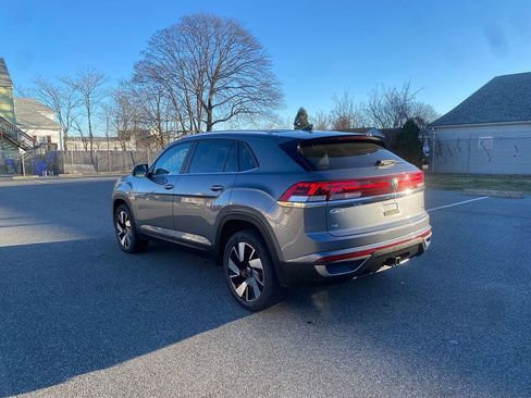 Used 2024 Volkswagen Atlas Cross Sport SE image 8