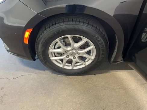 Used 2024 Chrysler Pacifica Touring-L FWD image 29