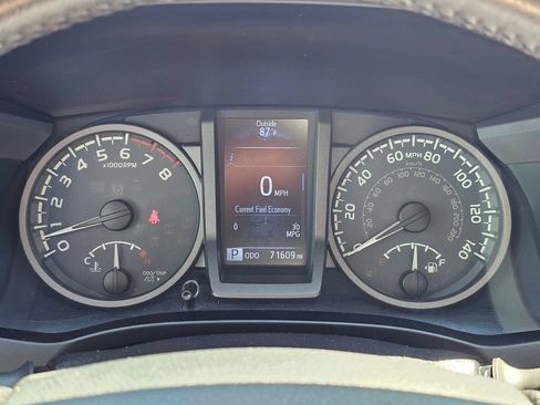 Used 2016 Toyota Tacoma TRD Sport w/ Towing Package AWD/4WD image 28