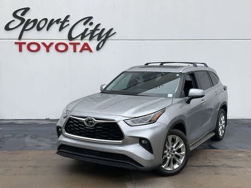 Used 2024 Toyota Highlander Limited AWD/4WD image 1