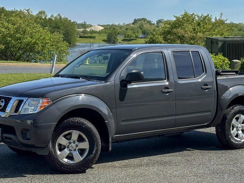 Used 2012 Nissan Frontier SV AWD/4WD image 3