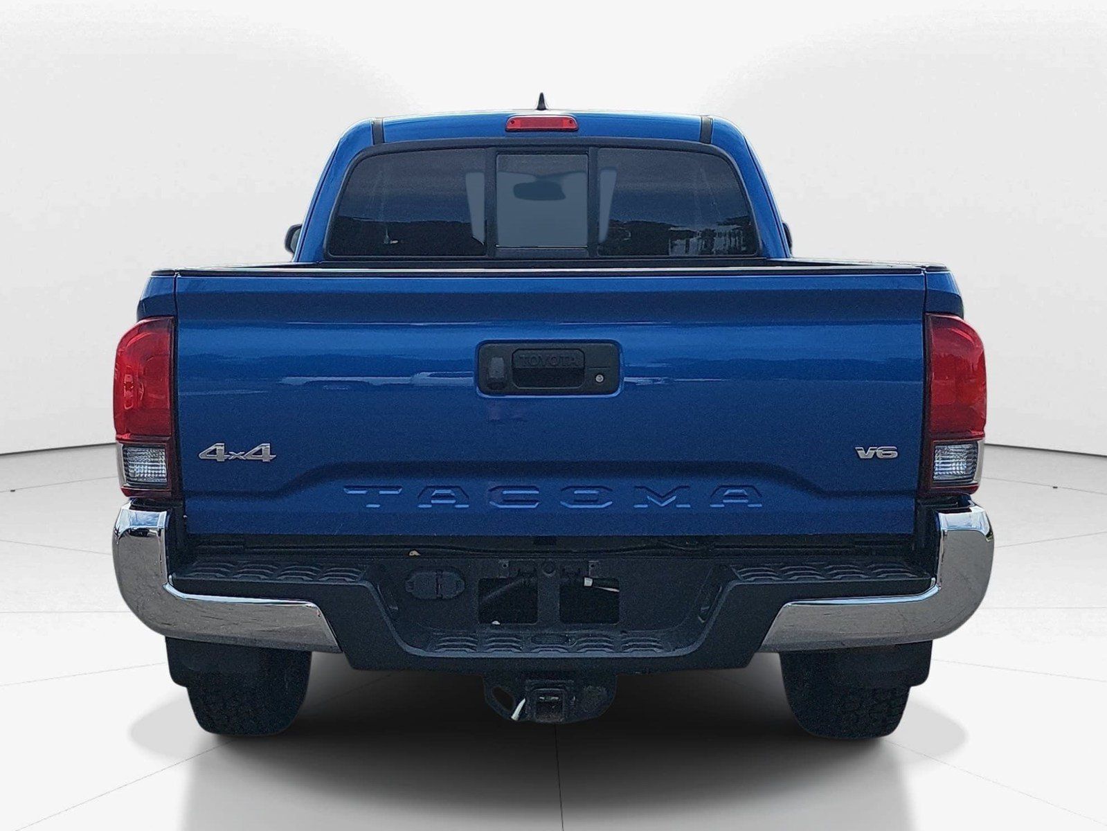 Used 2018 Toyota Tacoma SR5 AWD/4WD image 5