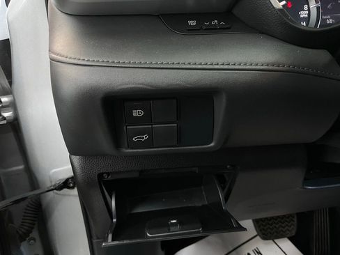 Used 2020 Toyota Highlander XLE image 36