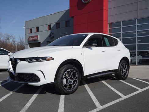 Used 2024 Alfa Romeo Tonale Ti image 3