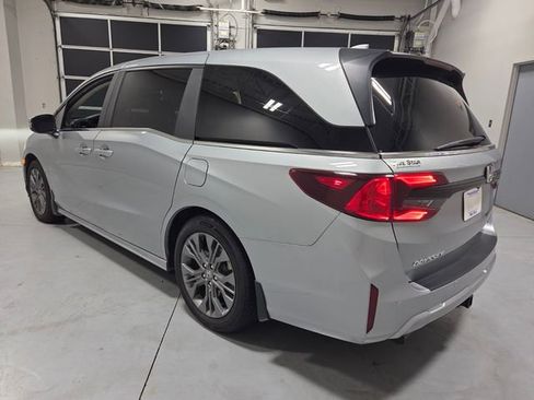 Used 2025 Honda Odyssey Touring image 10