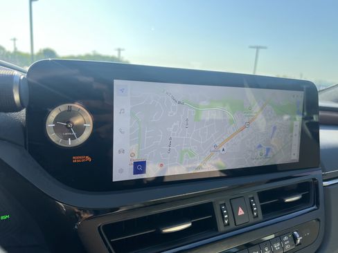 Used 2025 Lexus ES 350 Ultra Luxury w/ Accessory Package (Z2) FWD image 27