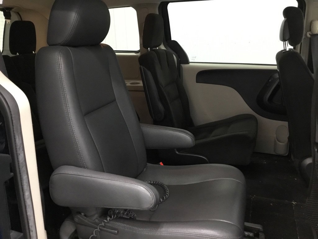 Used 2017 Dodge Grand Caravan SE w/ Power Window Group FWD image 18