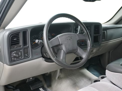 Used 2004 Chevrolet Suburban LS image 8