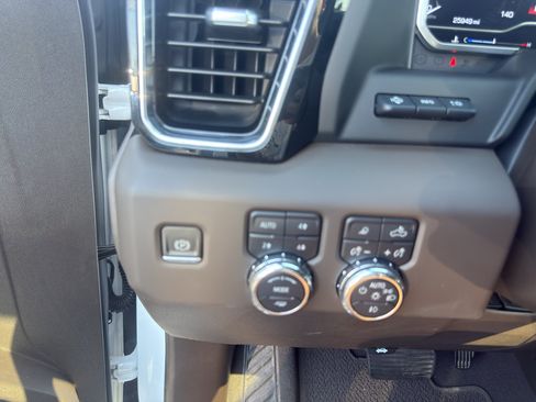 Used 2023 GMC Sierra 1500 Denali w/ Denali Reserve Package AWD/4WD image 18