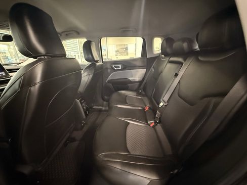 Certified 2022 Jeep Compass Latitude w/ Convenience Group image 18