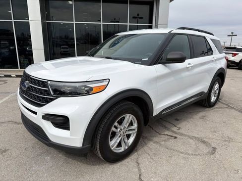 Used 2020 Ford Explorer XLT image 3