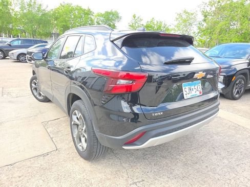 Used 2025 Chevrolet Trax LT w/ LT Convenience Package image 9