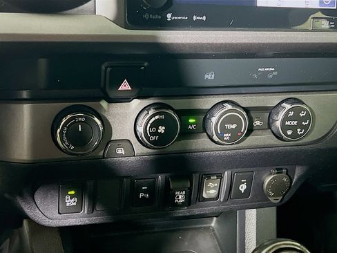Used 2019 Toyota Tacoma TRD Off-Road w/ Technology Package AWD/4WD image 14