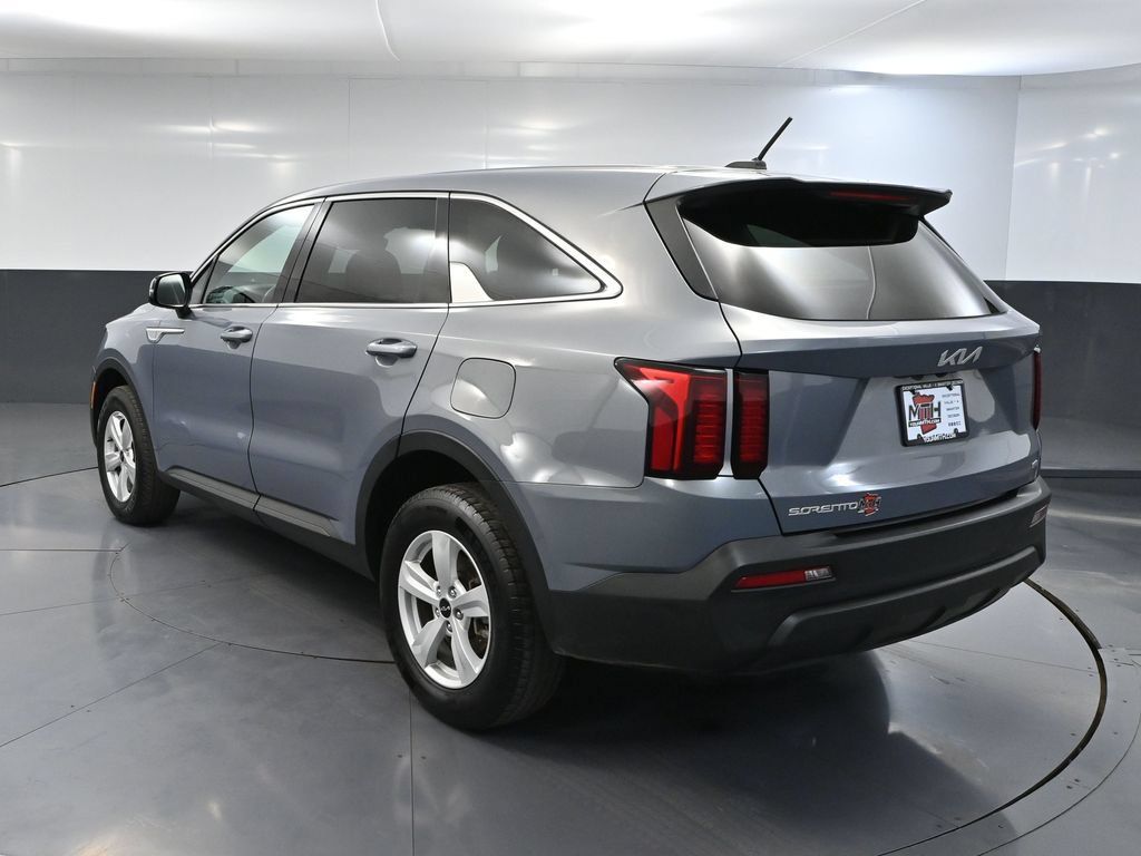 Used 2023 Kia Sorento LX AWD/4WD image 6