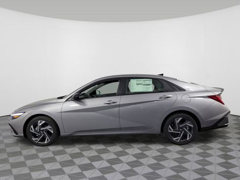 New 2025 Hyundai Elantra SEL image 39