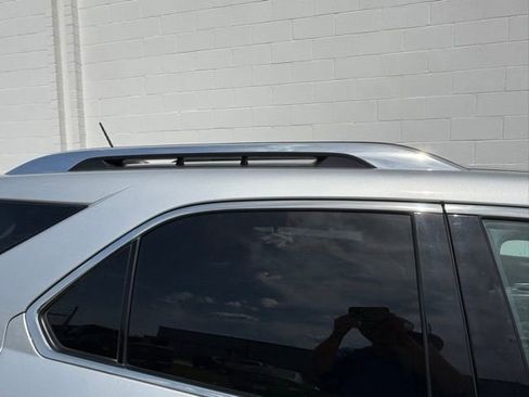 Used 2017 Chevrolet Equinox Premier w/ Enhanced Convenience Package FWD image 10