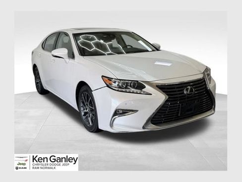 Used 2017 Lexus ES 350 w/ Luxury Package FWD image 1