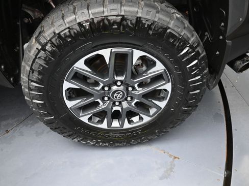 Used 2025 Toyota Tundra Limited image 24