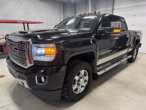 Used 2018 GMC Sierra 2500 Denali image 3