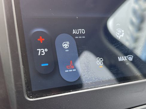 Used 2024 Ford Edge Titanium image 30