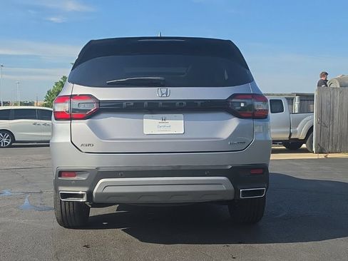 Certified 2024 Honda Pilot Touring image 6