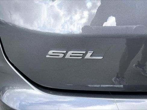 Used 2024 Ford Edge SEL w/ Sport Appearance Package image 31