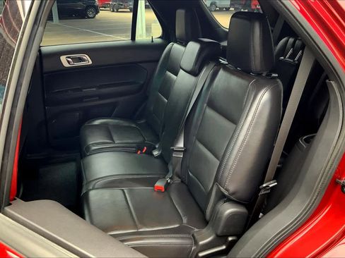 Used 2015 Ford Explorer XLT w/ Equipment Group 202B image 20