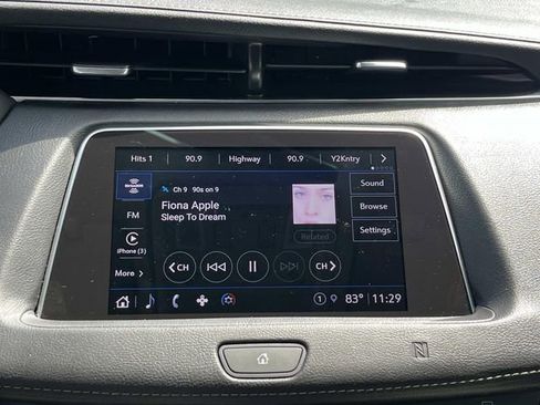 Used 2021 Cadillac XT4 Luxury w/ Cold Weather Package FWD image 12