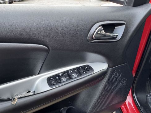 Used 2020 Dodge Journey SE w/ Blacktop Package FWD image 14
