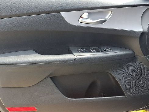 Certified 2023 Kia Forte LXS FWD image 12