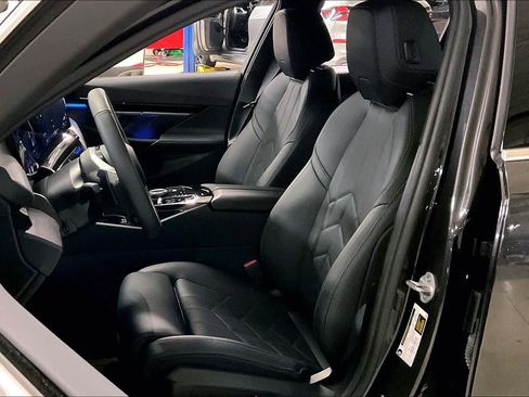 Certified 2025 BMW 530i image 8