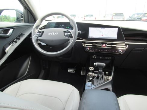 Used 2025 Kia Niro EX Touring FWD image 14