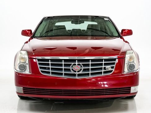 Used 2010 Cadillac DTS Luxury image 4