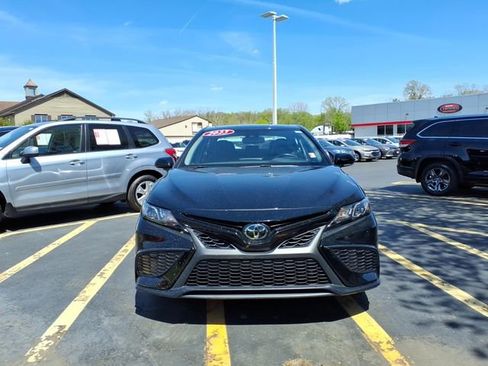 Used 2023 Toyota Camry SE w/ Audio Upgrade Package FWD image 2