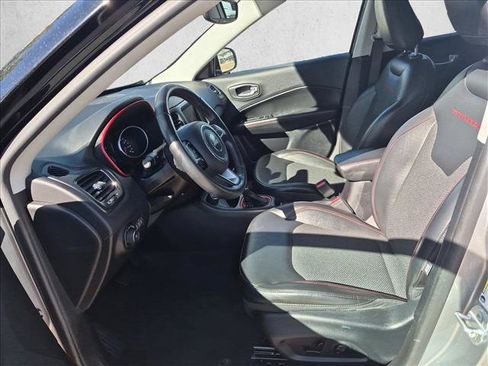 Used 2018 Jeep Compass Trailhawk w/ Cold Weather Group AWD/4WD image 15