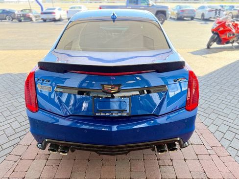 Used 2018 Cadillac CTS V w/ Luxury Package RWD image 11