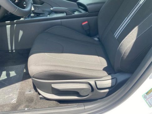 New 2025 Hyundai Elantra Sport FWD image 17