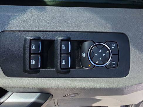 Used 2017 Ford F150 XLT w/ Equipment Group 302A Luxury AWD/4WD image 12