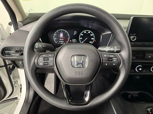 Used 2023 Honda HR-V LX image 17