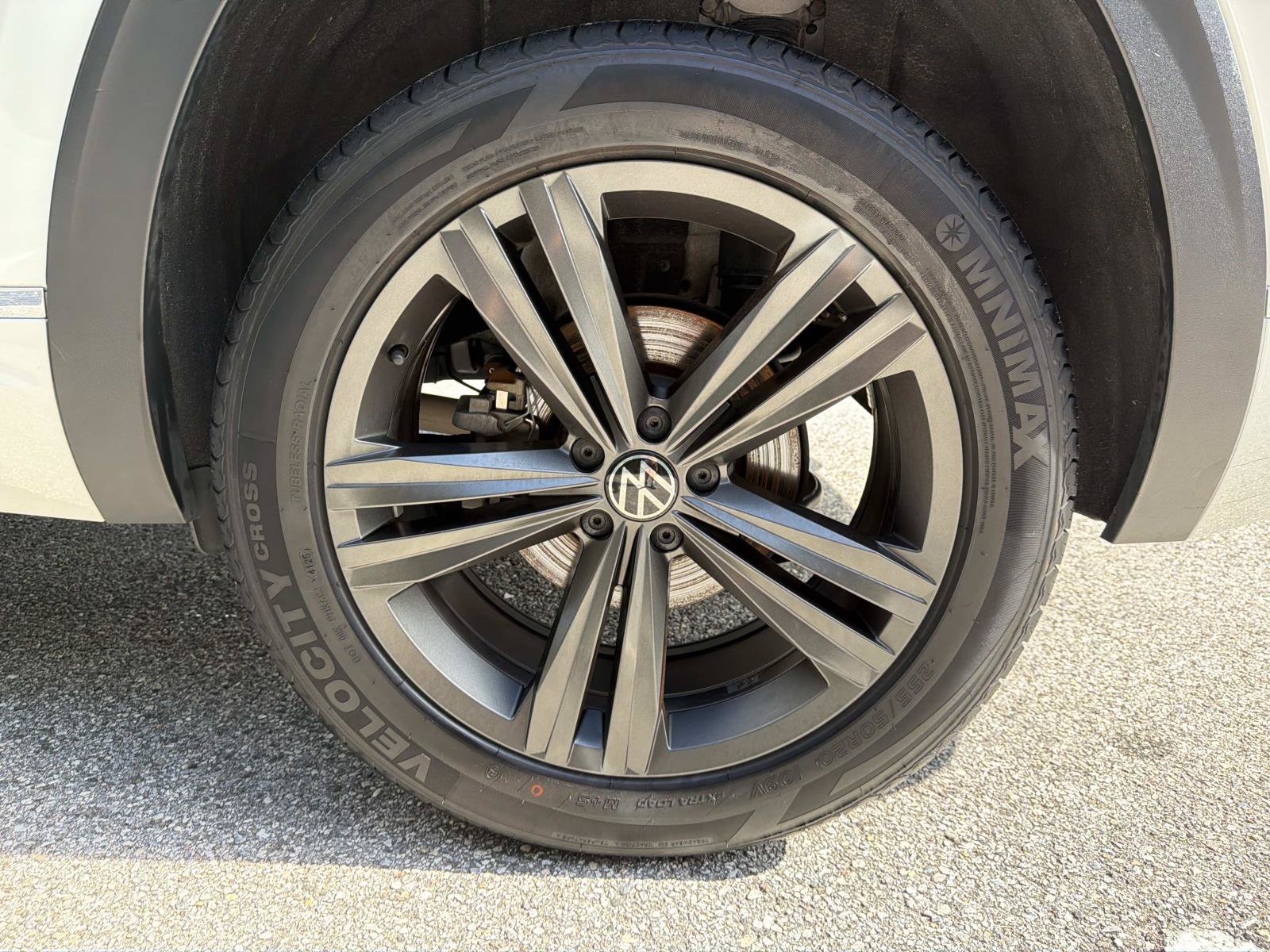 Used 2022 Volkswagen Atlas Cross Sport SEL R-Line AWD/4WD image 11