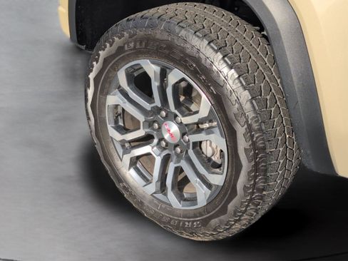 Used 2023 GMC Canyon AT4 w/ AT4 Premium Package image 11