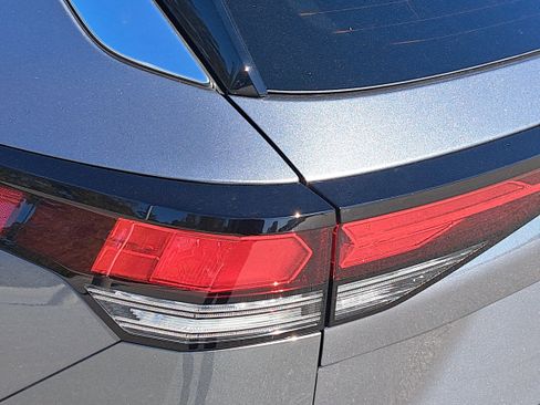 New 2026 Volkswagen Tiguan SE FWD image 32