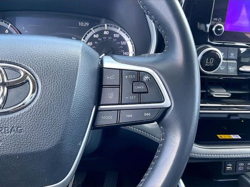 Used 2024 Toyota Highlander XLE image 18