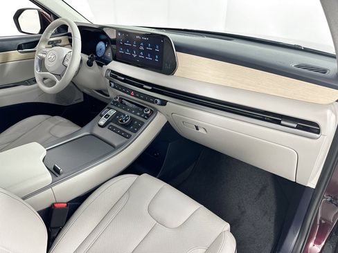 Used 2023 Hyundai Palisade Limited w/ Winter Package image 32